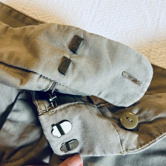 🔥LOFT Khaki Short Size 10 - Picture 4 of 6